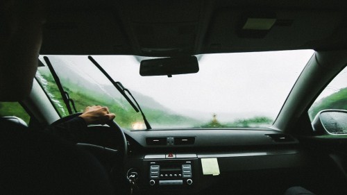 汽車雨刷多久換一次 汽車換雨刷注意事項(xiàng)有哪些