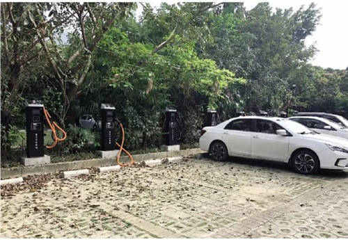 月亮灣公園停車超過一天將上黑名單