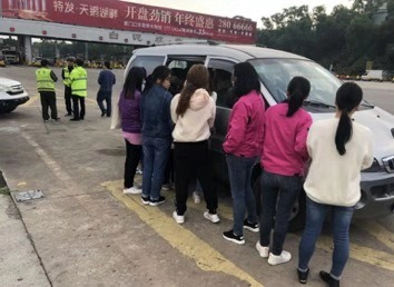 一輛車載12人 扣6分罰款200