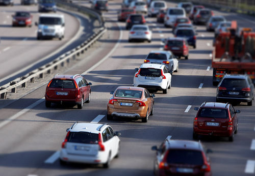 高速前車突然急剎車 后車該怎么辦