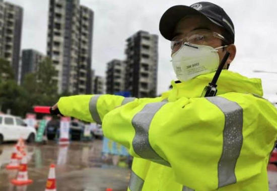 小區(qū)封閉有些車輛不能進怎么辦