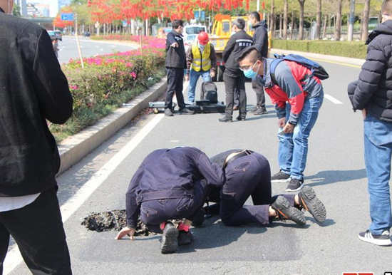 福田區(qū)深南大道輔道發(fā)生地面塌陷