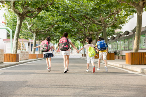 迎接開學(xué)!南山管理局修復(fù)校園周邊道路設(shè)施