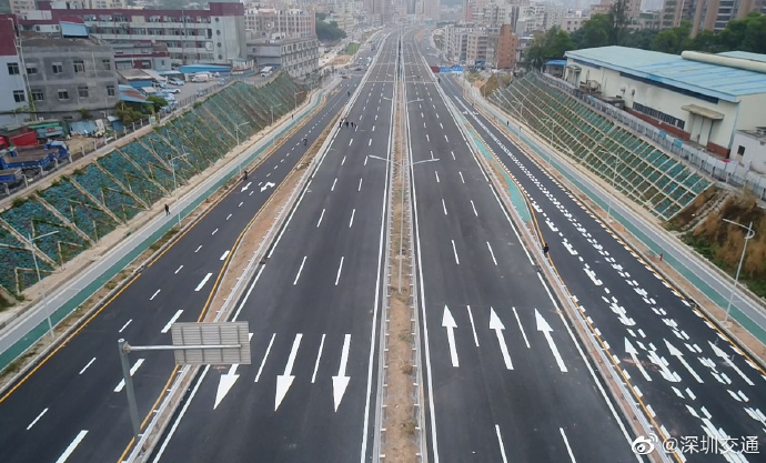 龍瀾大道南段(華榮路至大浪南路段)建成通車