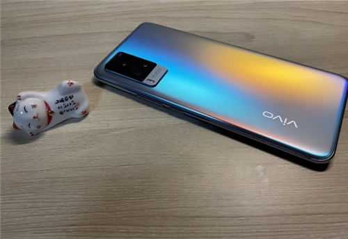 oppofindx3和vivox60哪個好 這兩款手機哪個值得買