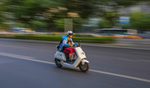 深圳電動車可以載人嗎 騎電動車有年齡限制嗎